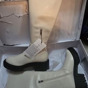 Stylish Women's Knee-High Boots in Cream, Zip Up, Chilunky Heel. The Drop, New